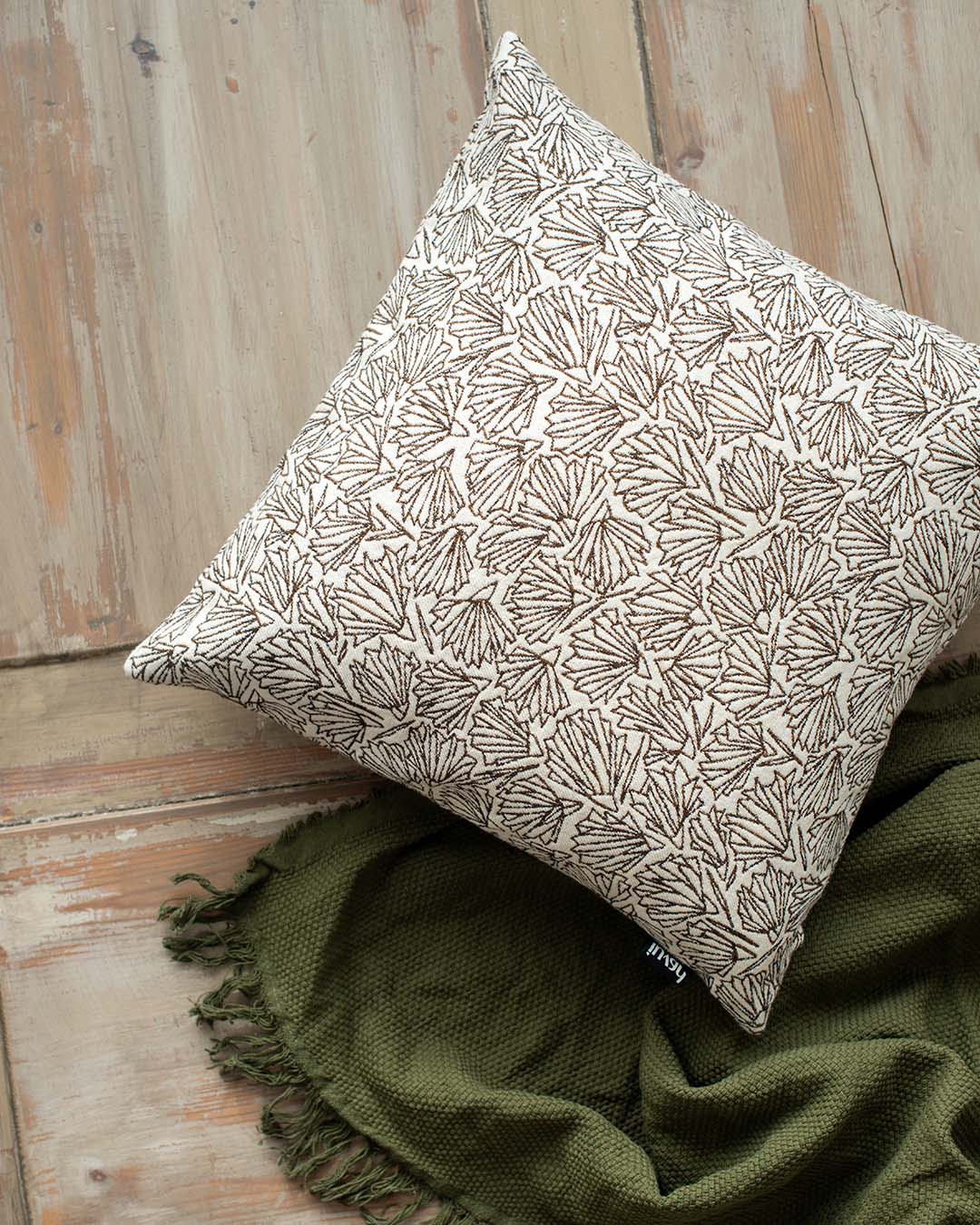 Tupasvilla-tyynynpäällinen, väri: mustavalkoinen/curry